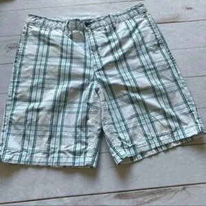 Greg Norman for Tasso Ella Shark mens plaid summer white golf shorts siz…